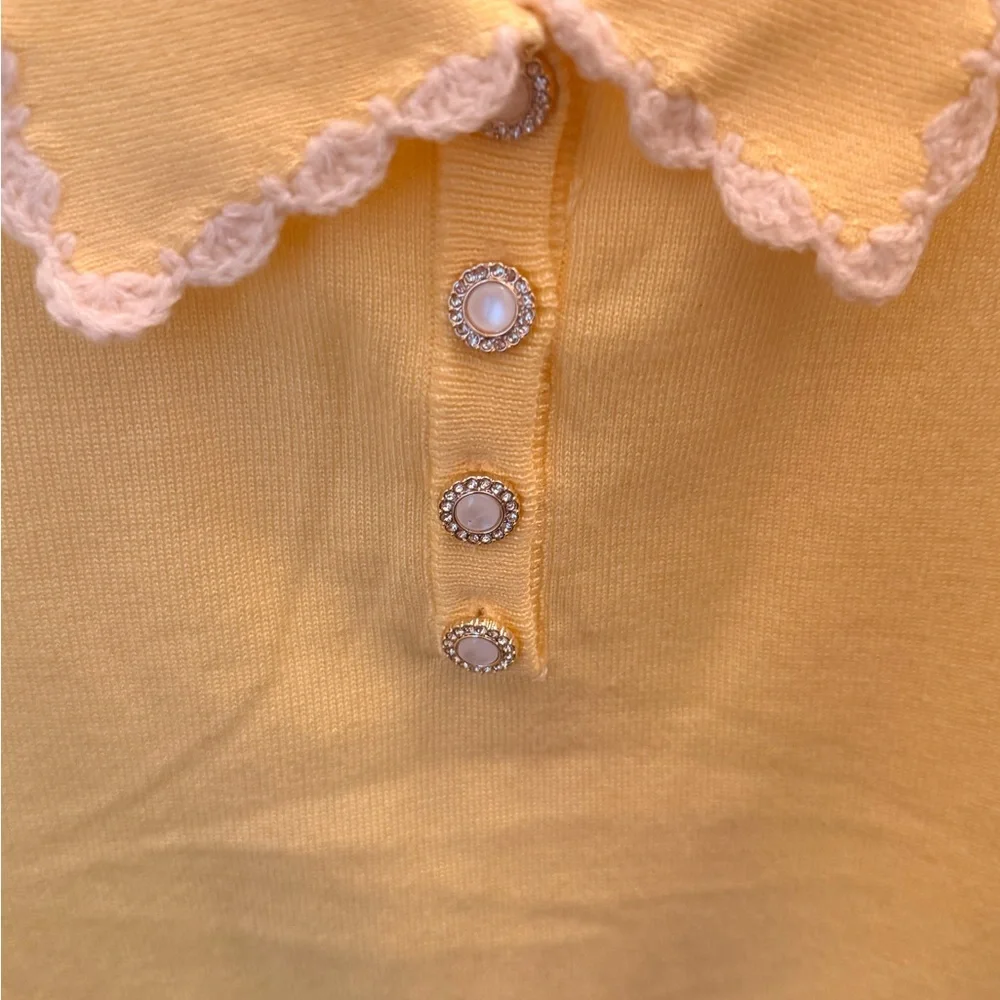 Yellow Collared Knit Top with Lace Trim - Picture 4 of 4